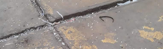 Juntas desgastadas y estropeadas antes de comenzar la reparacion y sellado